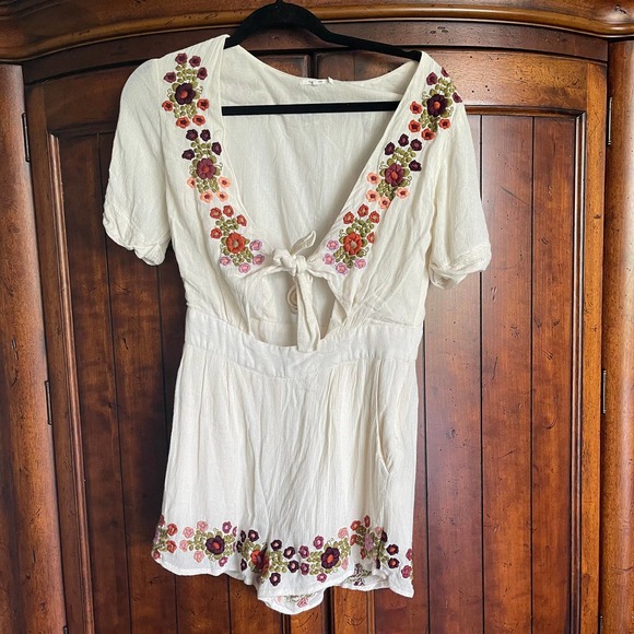 Tularosa Rowley Romper Embroidered Flowers with Cut Out tie Top Small - Picture 2 of 7